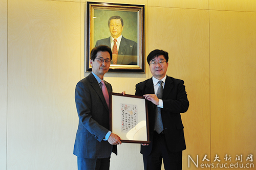 刘伟校长与韩国高等教育财团朴仁国总长进行会谈