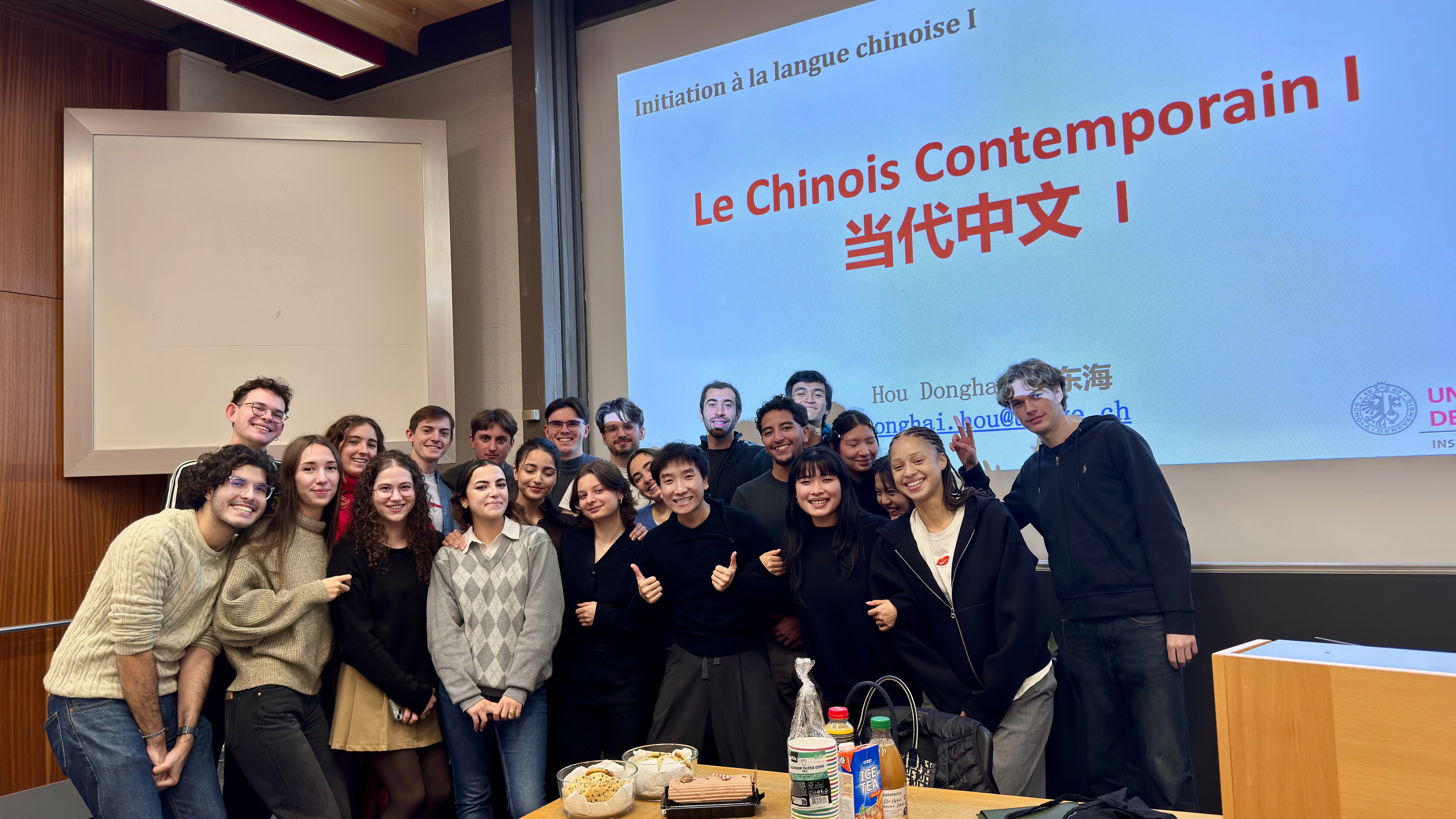 2025年11月10日+瑞士日内瓦大学孔子学院+“国际关系学院当代中文结课留影”.jpg